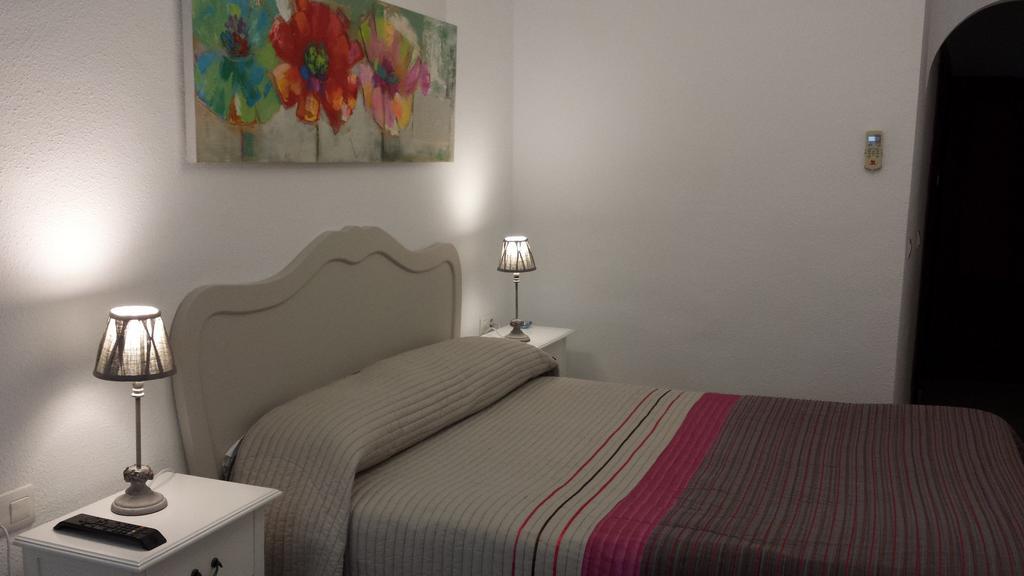 Hostal Tres Soles Nerja Quarto foto